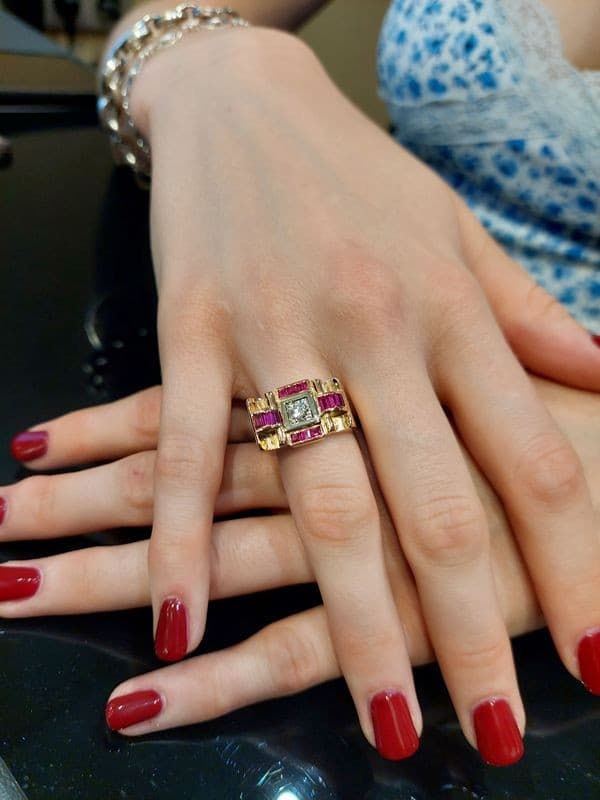 BAGUE TANK RUBIS ET DIAMANTS — vue 2