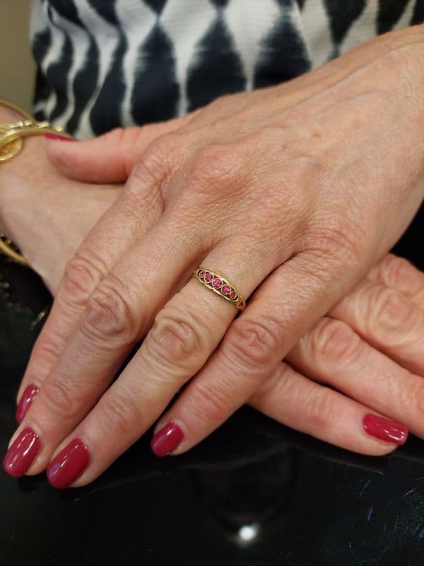 BAGUE JARRTIÈRE ANCIENNE RUBIS — vue 2