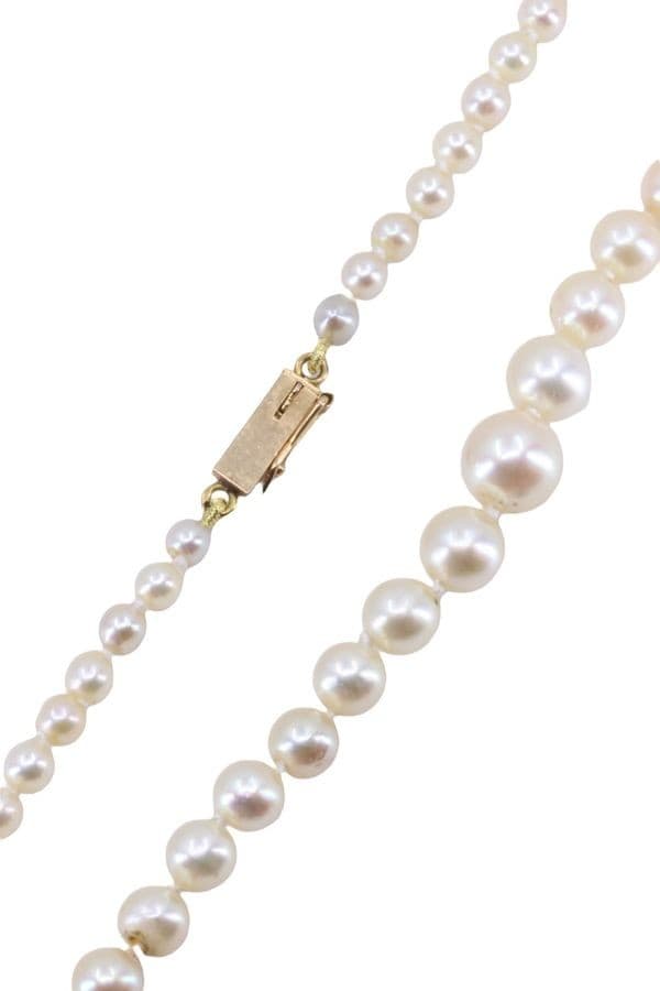 COLLIER DE PERLES EN CHUTE — vue 3