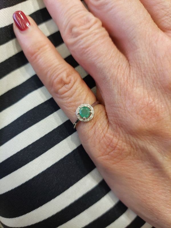 BAGUE ÉMERAUDE ET DIAMANTS — vue 2