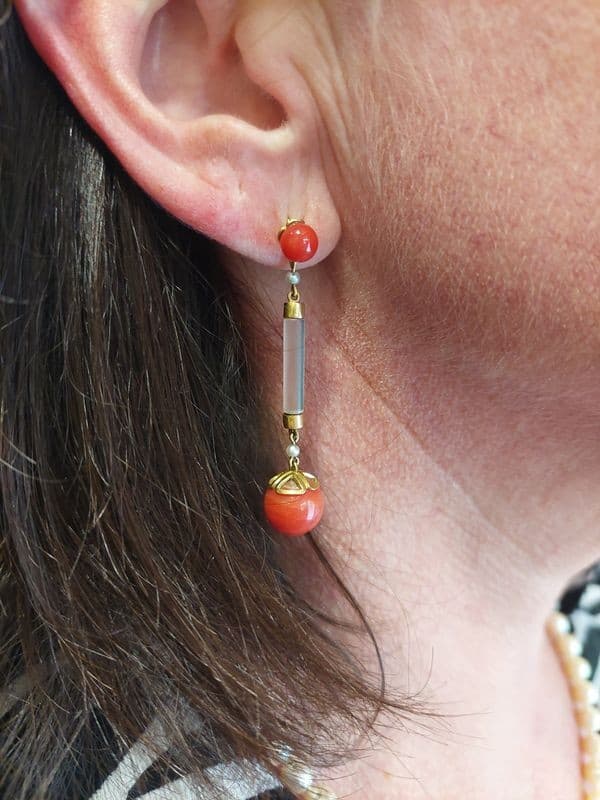 BOUCLES D'OREILLES CORAIL ET PERLES — vue 2