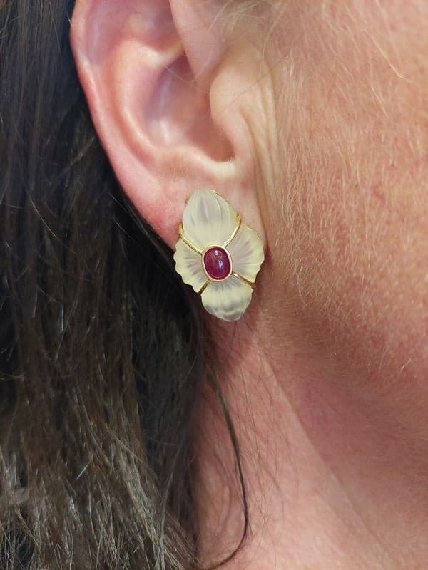 BOUCLES D'OREILLES RUBIS ET CRISTAL — vue 2
