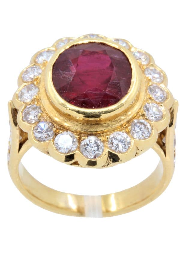 BAGUE RUBIS ENTOURAGE DIAMANTS