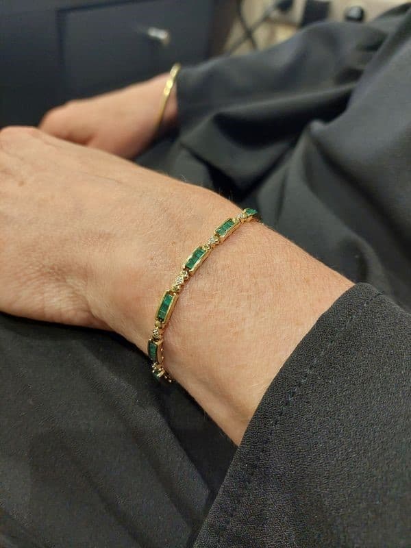 BRACELET MODERNE ÉMERAUDE ET DIAMANTS — vue 2