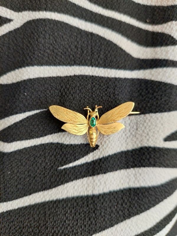 BROCHE LIBELLULE ÉMERAUDE — vue 2