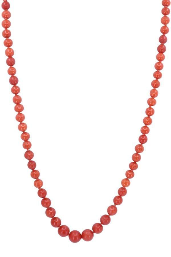 COLLIER  CORAIL EN CHUTE