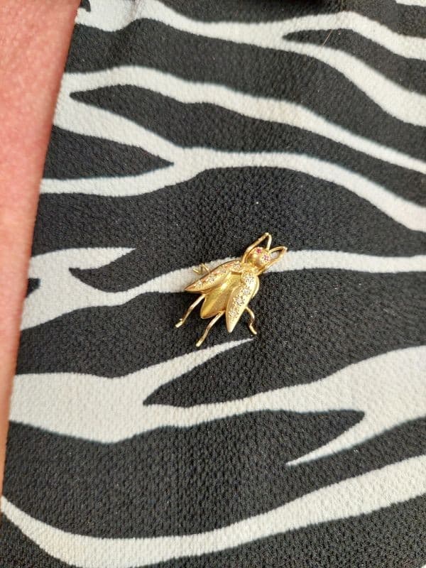 BROCHE INSECTE RUBIS ET DIAMANTS — vue 2