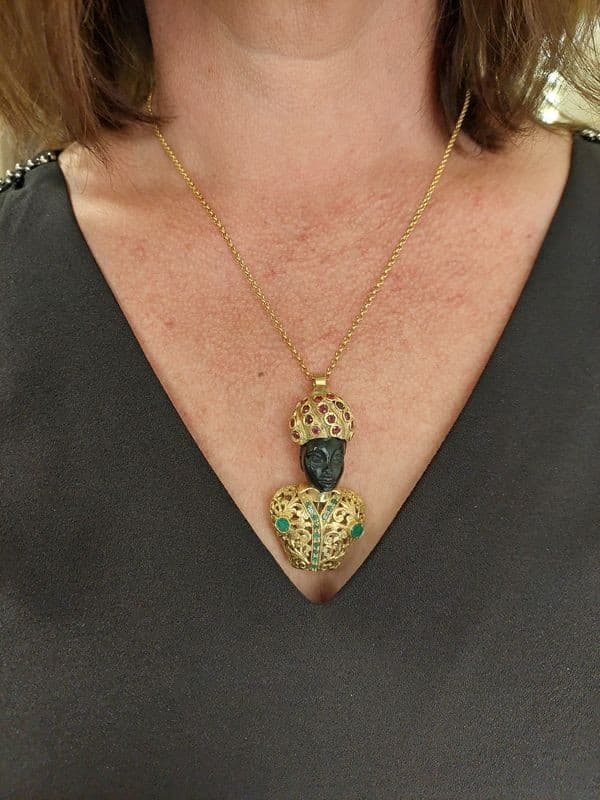 PENDENTIF TÊTE DE MAURE ÉMERAUDES ET RUBIS — vue 2
