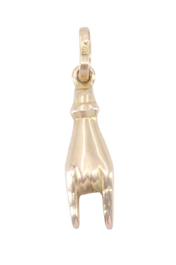 PENDENTIF MANO CORNUTO — vue 3