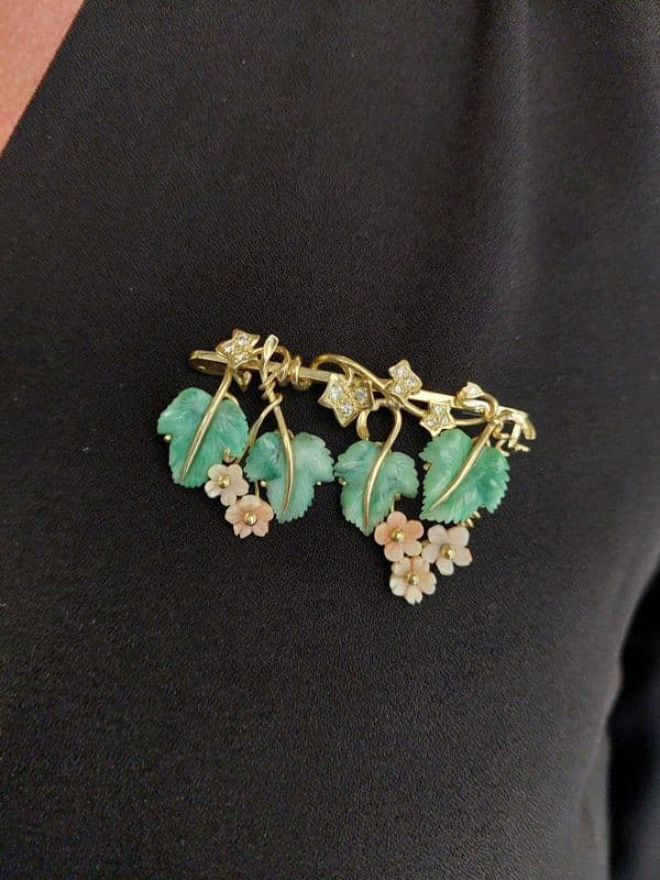 BROCHE JADE CORAIL ET DIAMANTS — vue 2