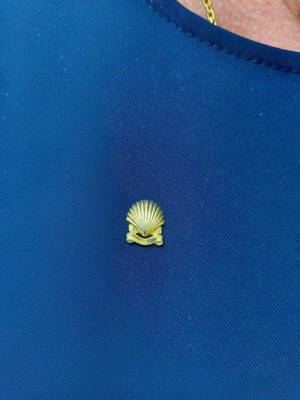 PIN'S CARTIER SAINT JACQUES — vue 2