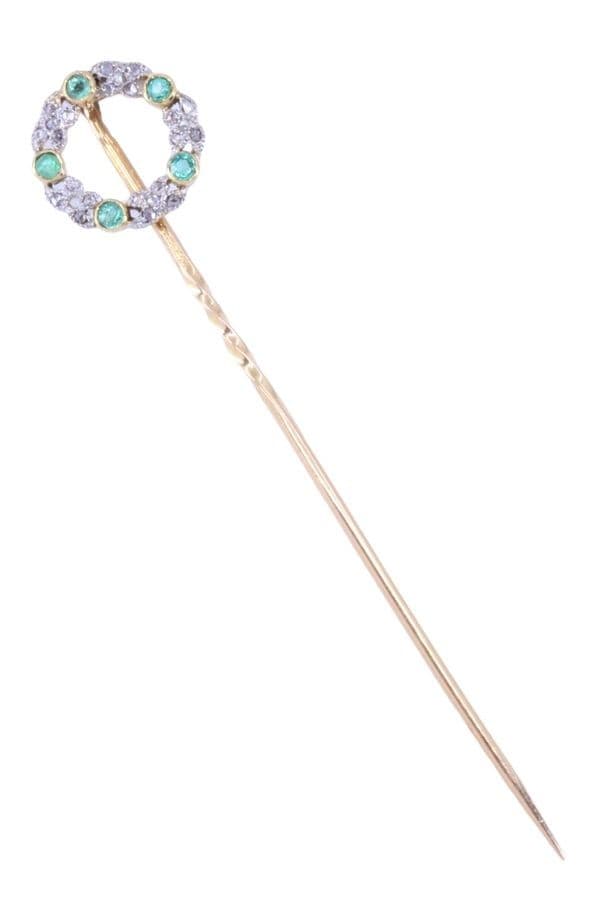 ÉPINGLE ANCIENNE ÉMERAUDES ET DIAMANTS — vue 1
