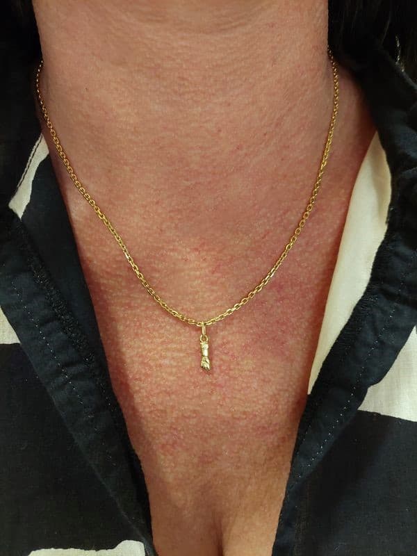 PENDENTIF "MANO FIGA" — vue 2