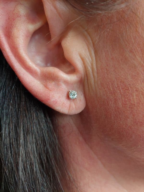 CLOU DIAMANT 0.28 CARAT — vue 2
